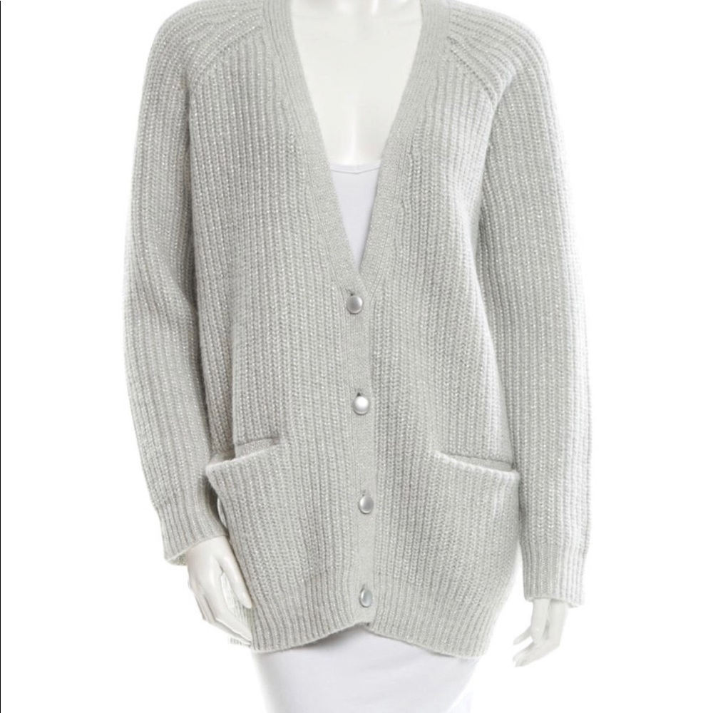 Cardigan grey color

Clothing Size: M